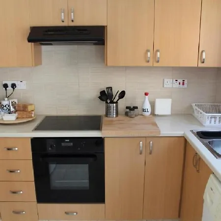 Estia Luxury Maisonette * פאפוס