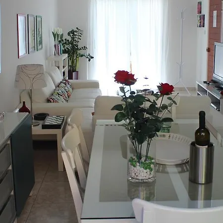 Estia Luxury Maisonette בית נופש פאפוס